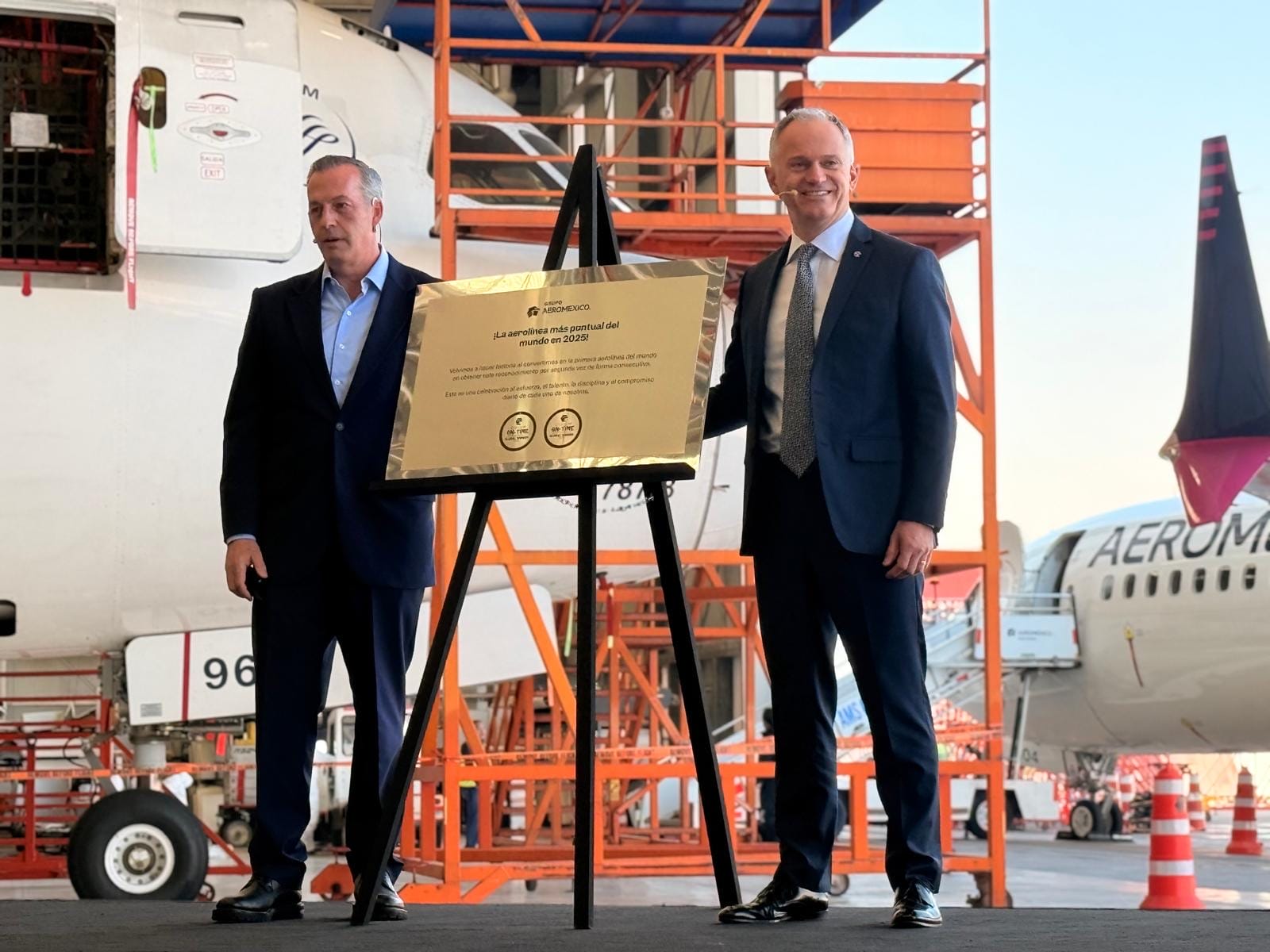 Jeremy Bowen and Andres Conesa with the Cirium On-Time Performance Award