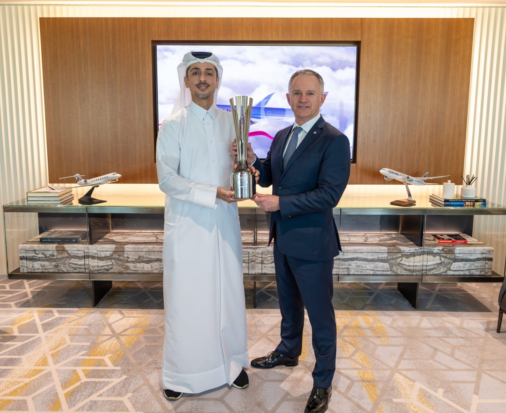 Hamad Al Khater at Qatar Airlines receiving the 2025 On-Time Performance Award from Jeremy Bowen