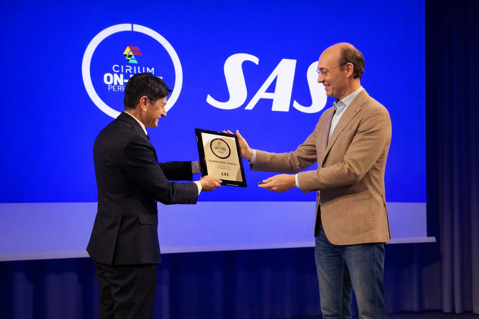 Mike Malik presented the On-Time Performance Award to SAS leadership