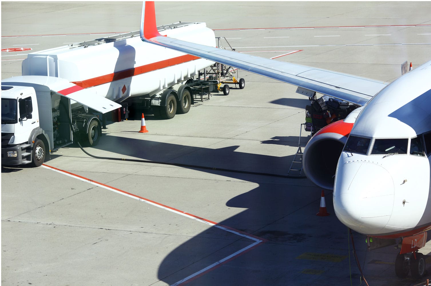 Airlines weather fuel price volatility after Gulf shock