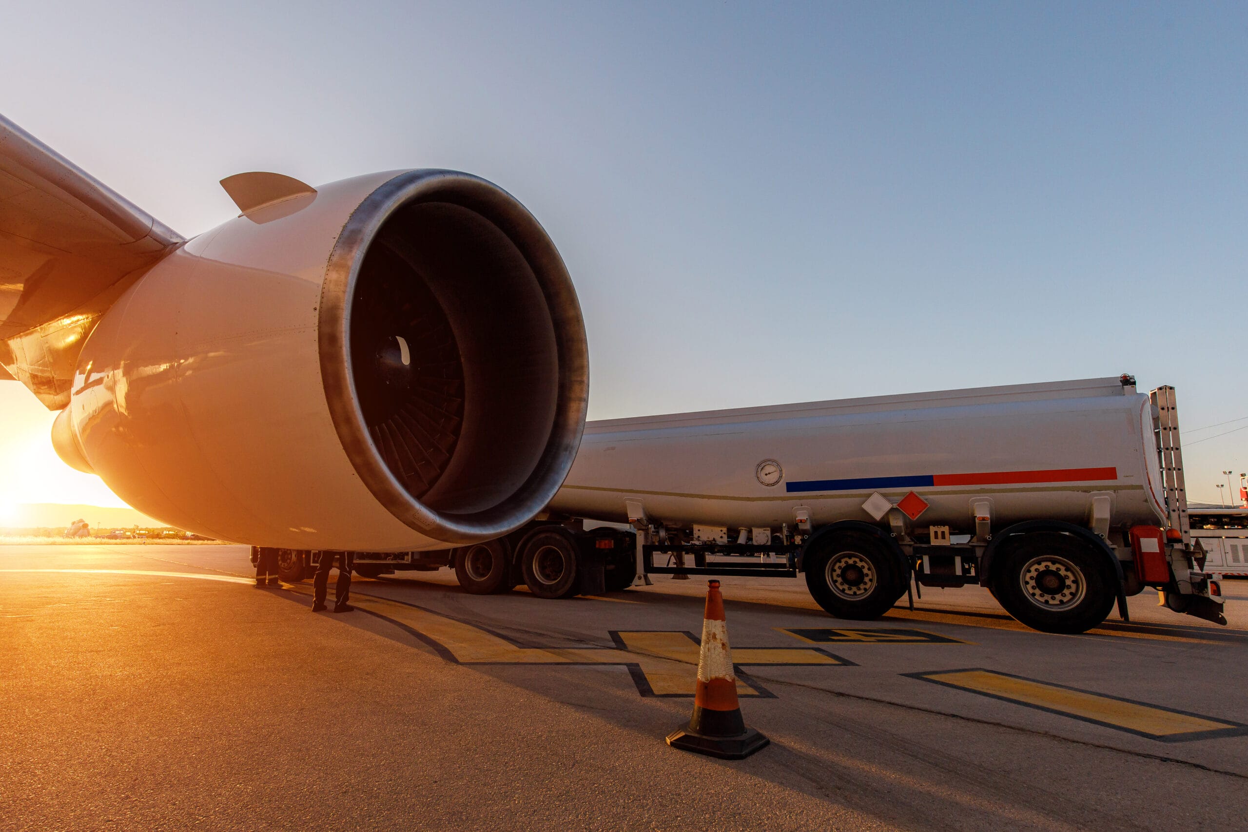 Jet fuel supply and the forward schedule